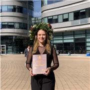 Offro lezioni di inglese e aiuto compiti a bambini.